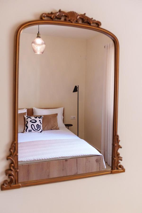 Oikies Luxury With Private Free Parking Area Apartment *