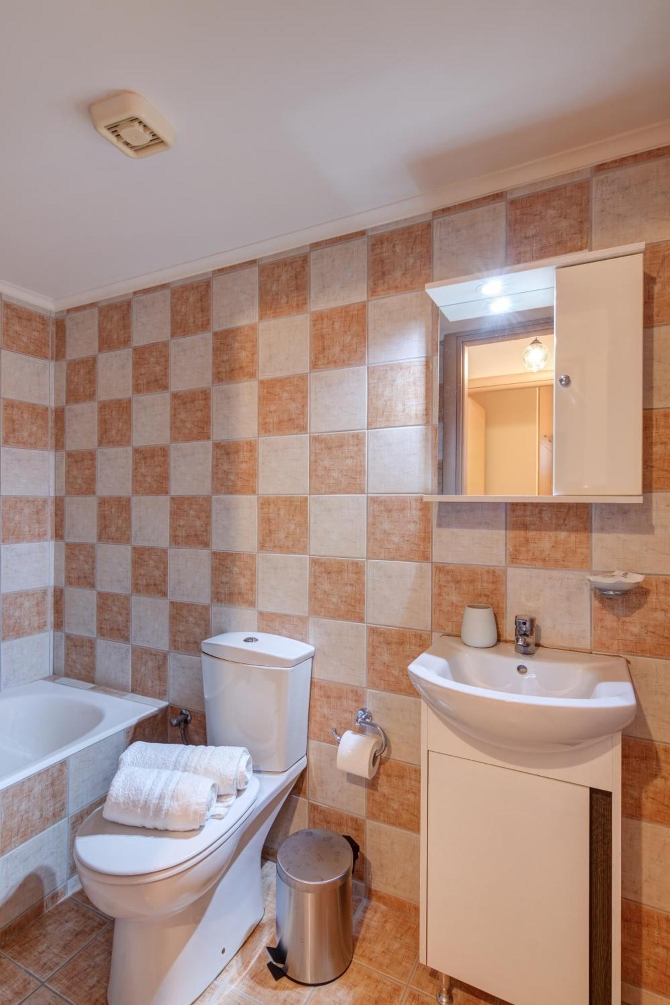 Oikies Luxury With Private Free Parking Area Apartment